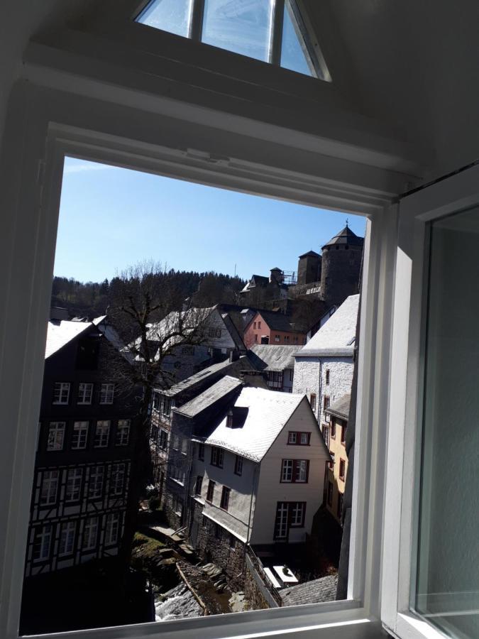 Uber Den Dachern Von Monschau Bagian luar foto