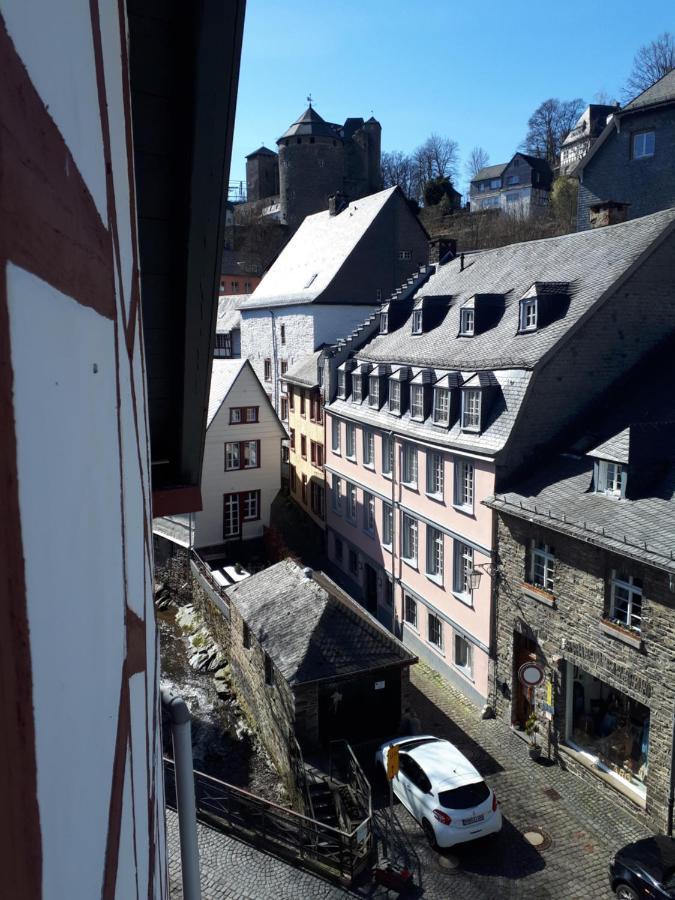 Uber Den Dachern Von Monschau Bagian luar foto