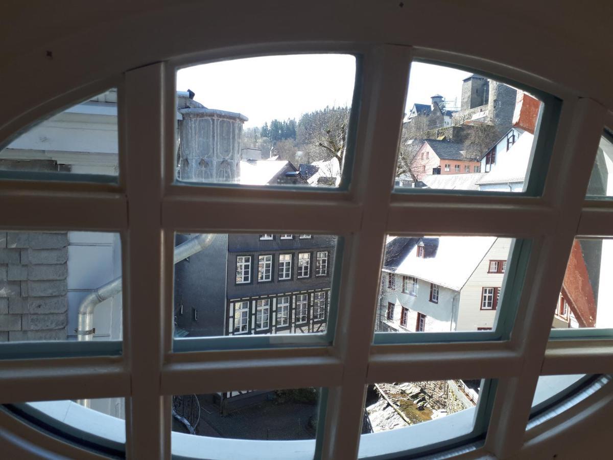 Uber Den Dachern Von Monschau Bagian luar foto